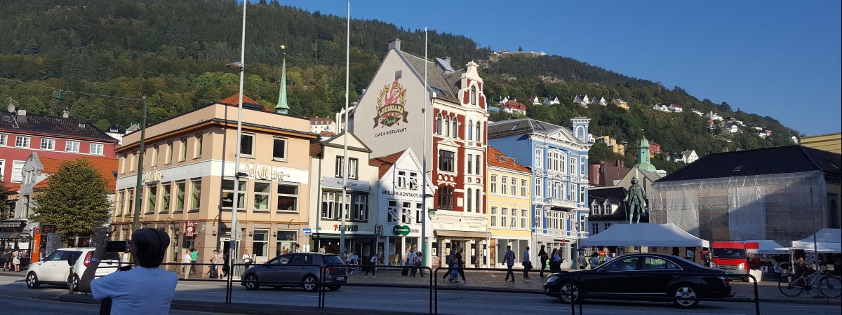 Imigranci mają mniej niż Norwegowie, ale są bardziej zadowoleni z życia 