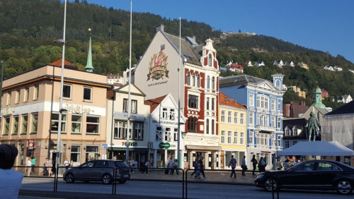 Imigranci mają mniej niż Norwegowie, ale są bardziej zadowoleni z życia