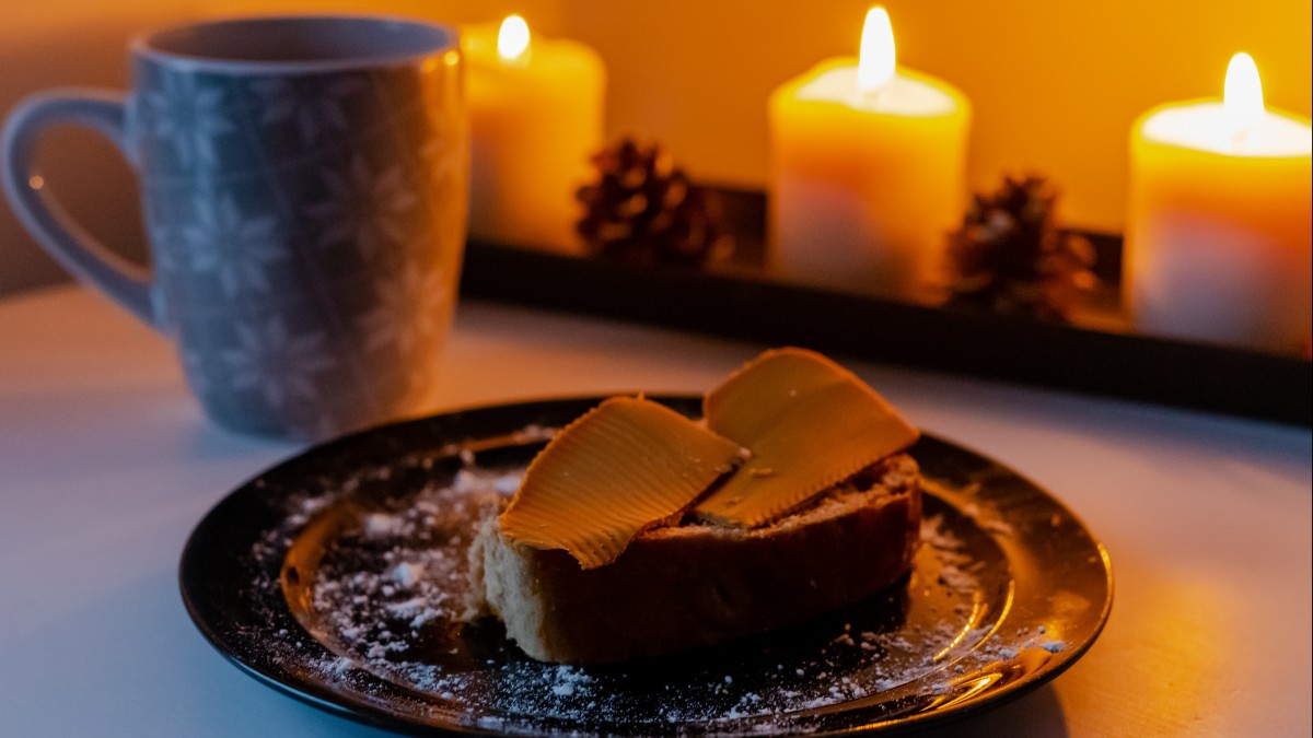 Cynamonki, makowiec i julebrød. Czy polskie słodycze lepiej sprawdzą się na świątecznym stole?
