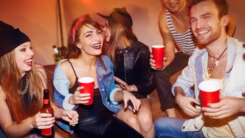 Młodzi w Norwegii i… alkohol. Dlaczego oni piją?