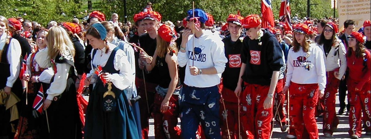 Przepełnione busy, hałas, bójki i seks w miejscach publicznych: tak wyglądał tegoroczny russefeiring 