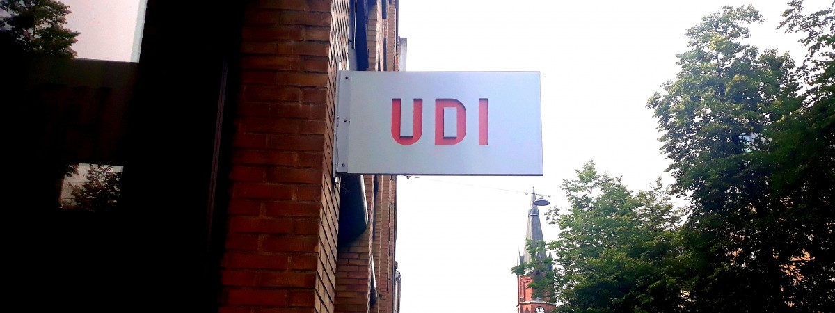 Nie tylko azylanci: więcej obcokrajowców zostawi władzom odciski palców  