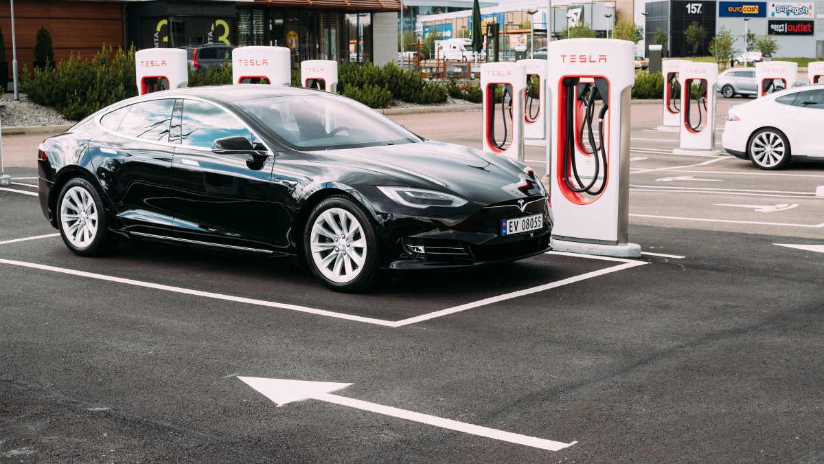 Szef Tesli potwierdza: program dla autonomicznych samochodów trafi do Norwegii