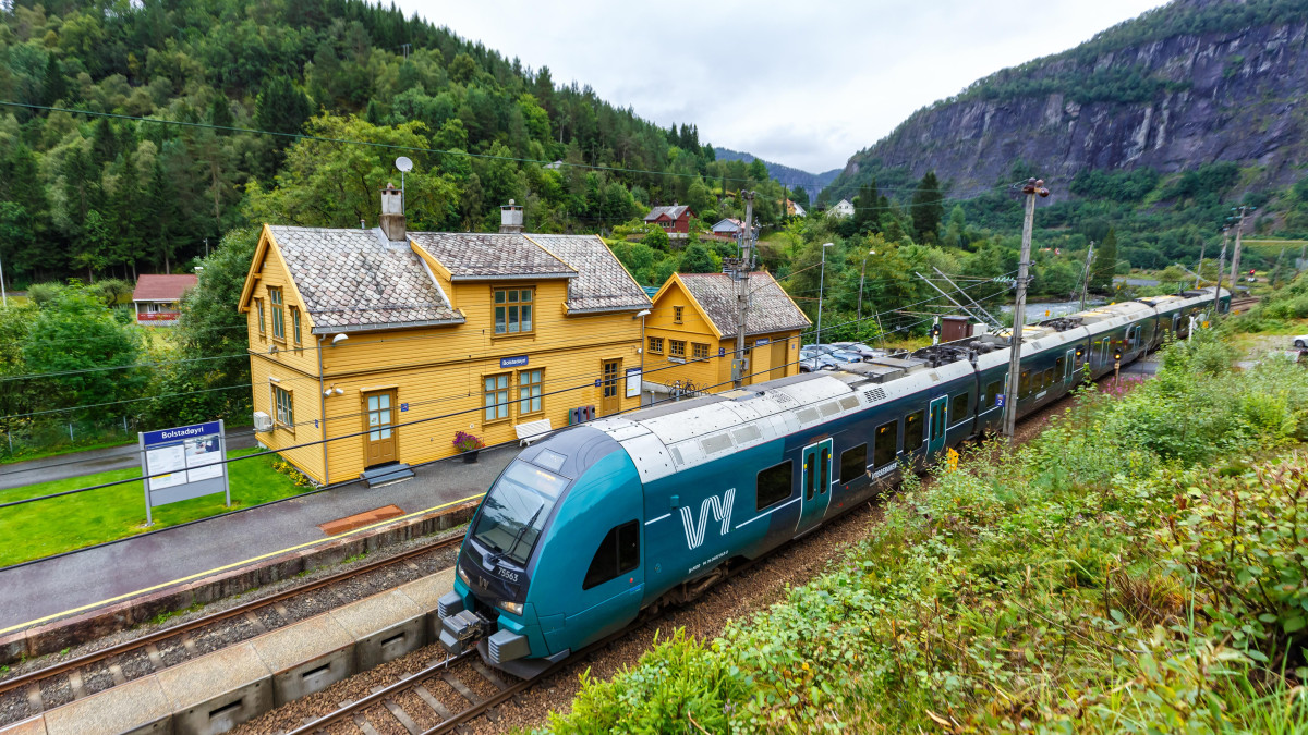 Dłuższe składy, więcej połączeń, inne godziny kursów: nowe rozkłady jazdy pociągów w Norwegii