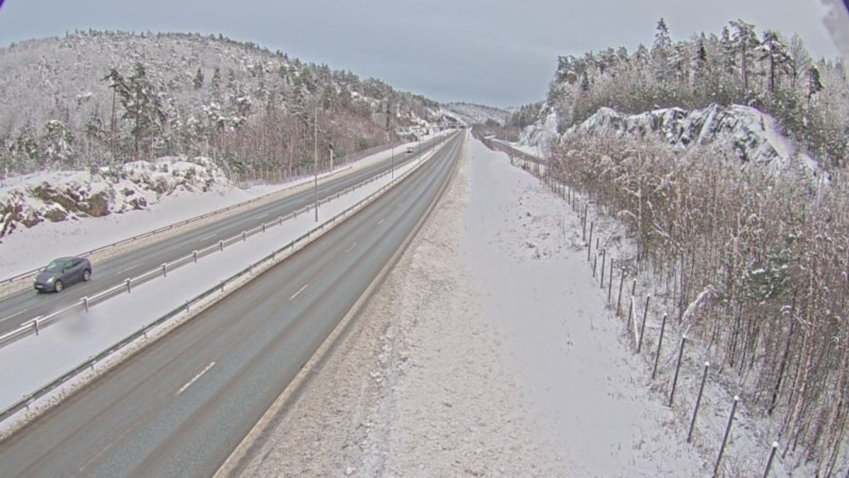 Pasażerowie uwięzieni w pociągach i zablokowane drogi: huragan Gerrit zaatakował Norwegię