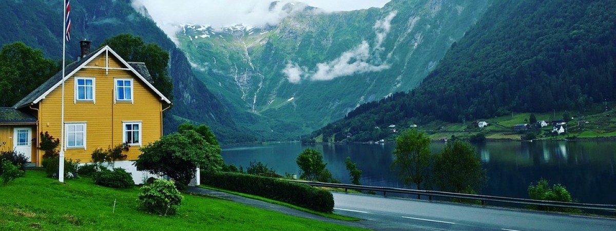 Najbardziej w kraju fiordów podoba się… azylantom. Polacy trzeci od końca