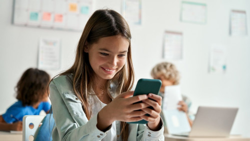 Chcą zakazu używania telefonów we wszystkich szkołach w Norwegii. W zamian oferują podręczniki