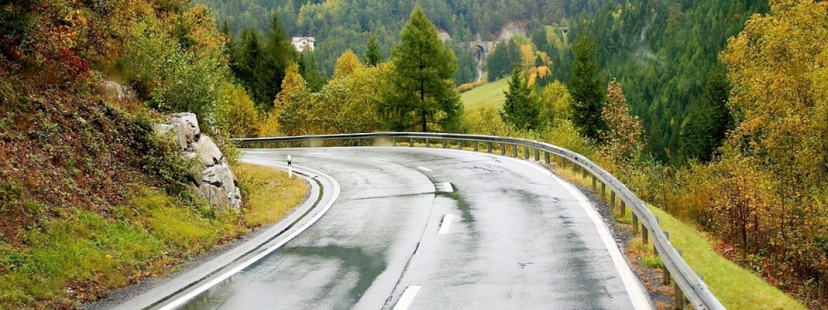 Podtopienia, zamknięte drogi i mosty. Bergen coraz bliżej rekordu opadów