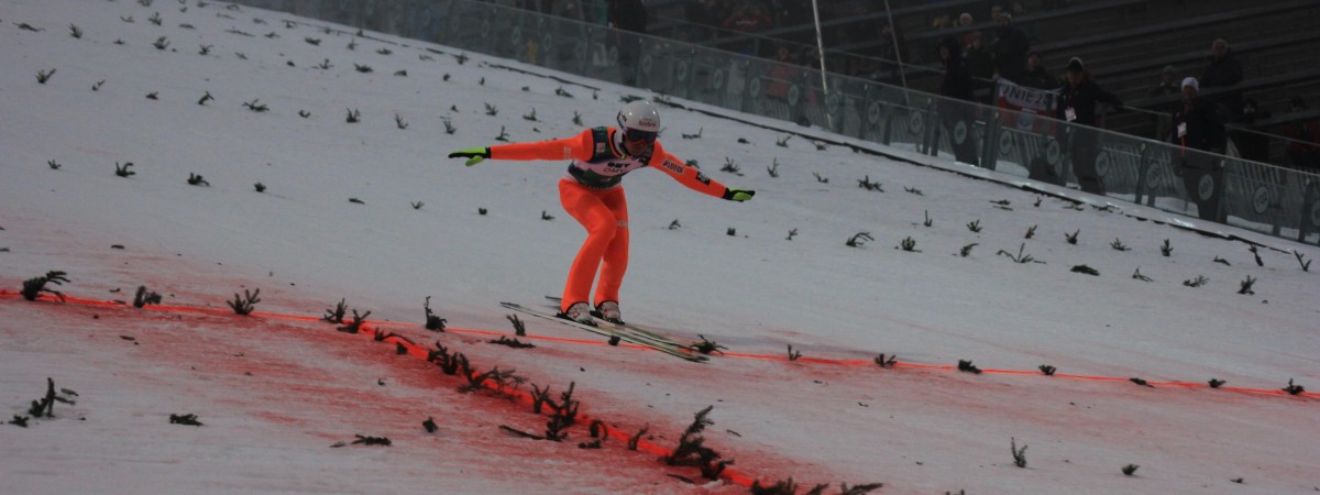 Świetny start Polaków. Pierwsze miejsce dla Norwegów [PŚ w skokach]