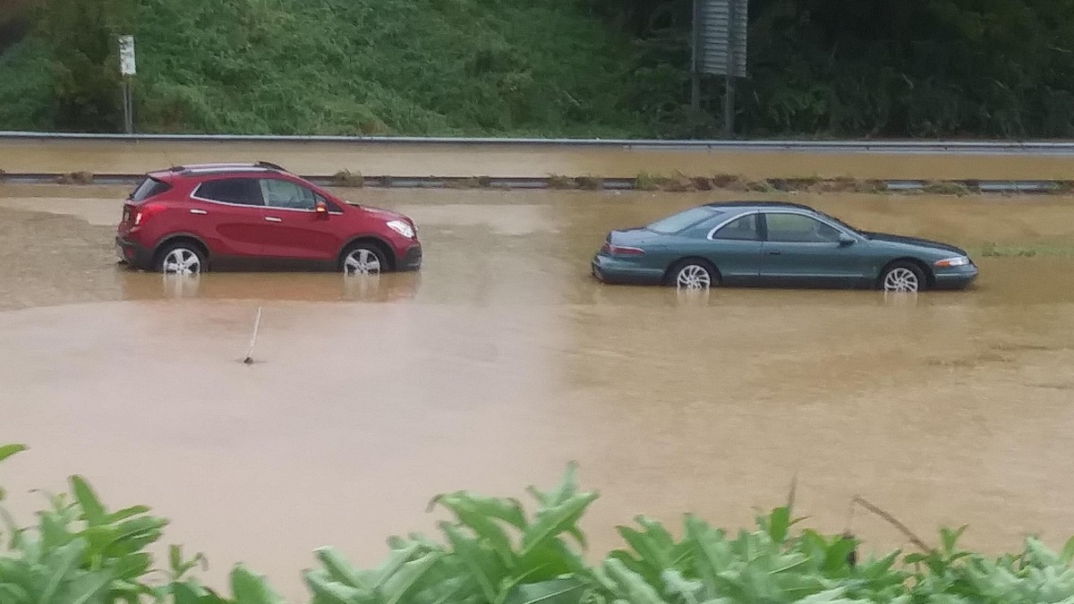 Mieszkańcy bez prądu i tysiące grzmotów: burza i deszcze pustoszą Norwegię