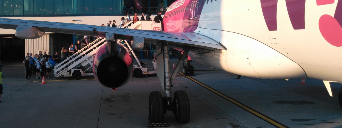 Samolot zawrócił z drogi nad fiordy. Powodem uderzenie pioruna