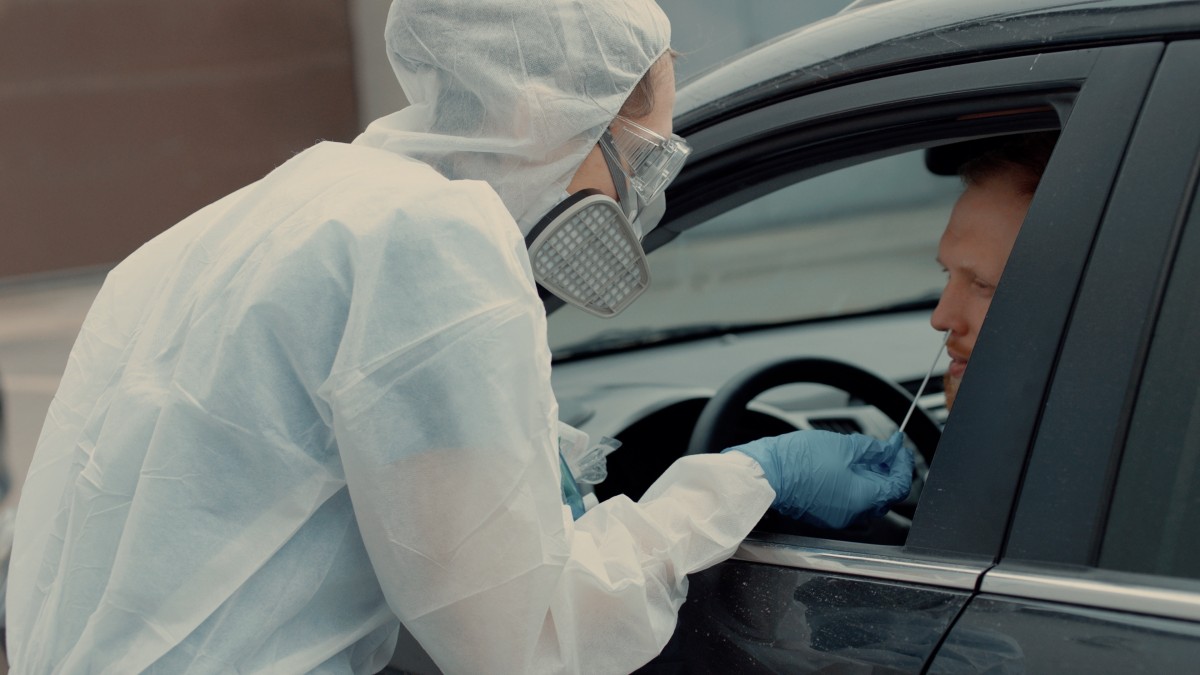 Czwarta fala rozpędza się: polskie i norweskie służby informują o wzroście zakażeń koronawirusem