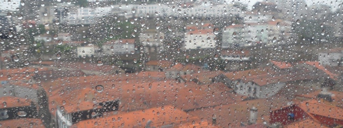 Deszczowe chmury nadciągają nad Norwegię. Rośnie zagrożenie lawinowe [ALERT POGODOWY]