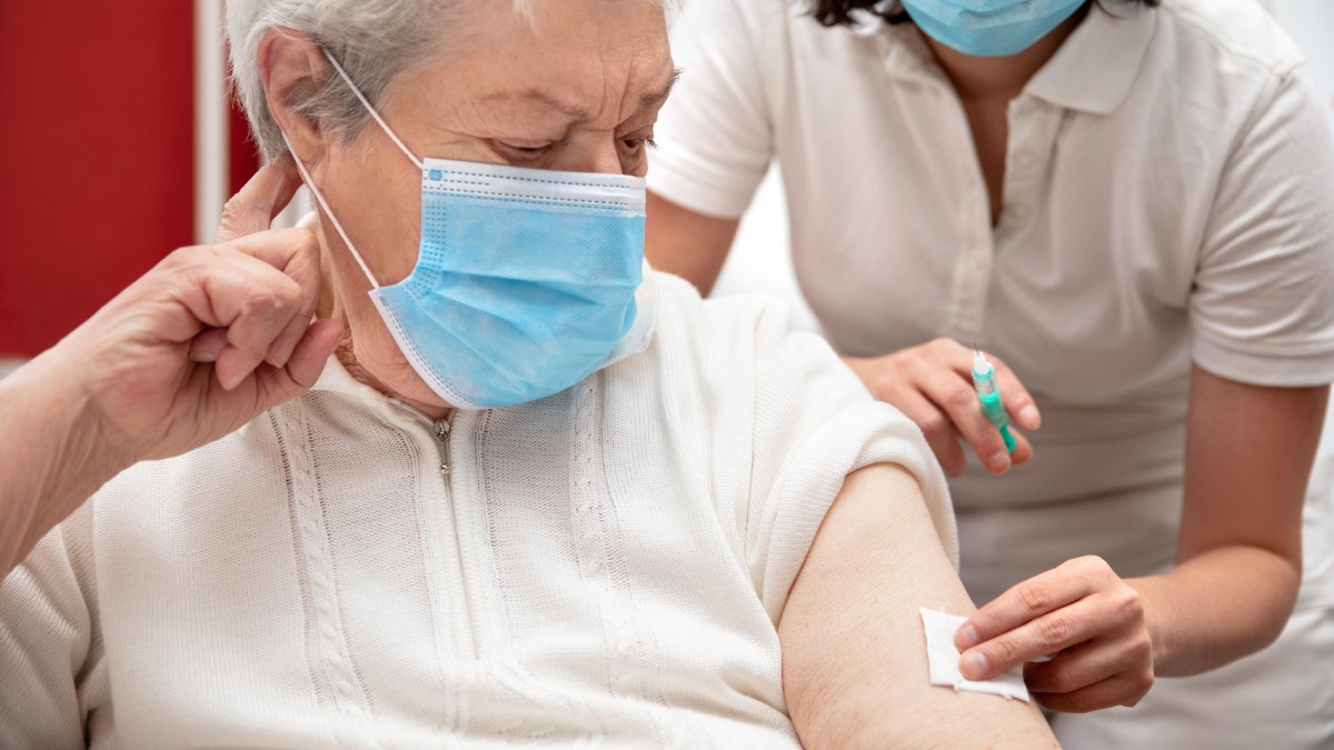 Jedna dawka szczepionki wystarczy ozdrowieńcom? FHI bada odporność Norwegów, którzy już przeszli covid-19