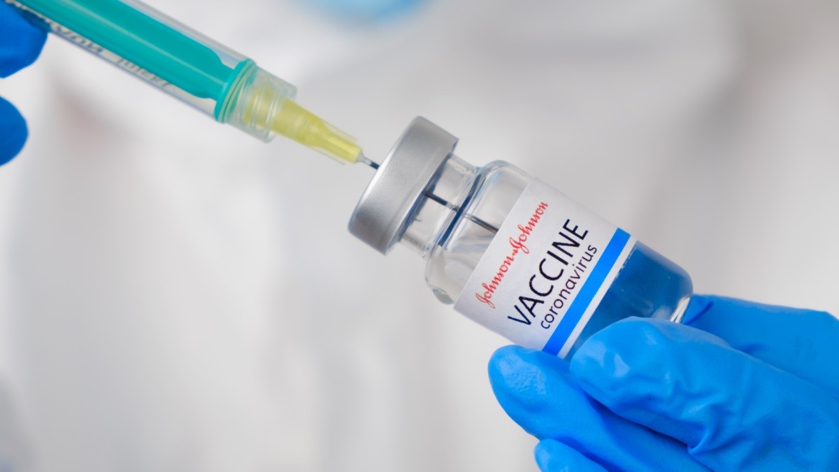 Czwarta szczepionka na COVID-19 z rekomendacją. Norwegia planuje restart po zaszczepieniu 45-latków