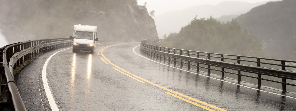 Ulewne deszcze w części kraju: początek tygodnia pod znakiem złej pogody 