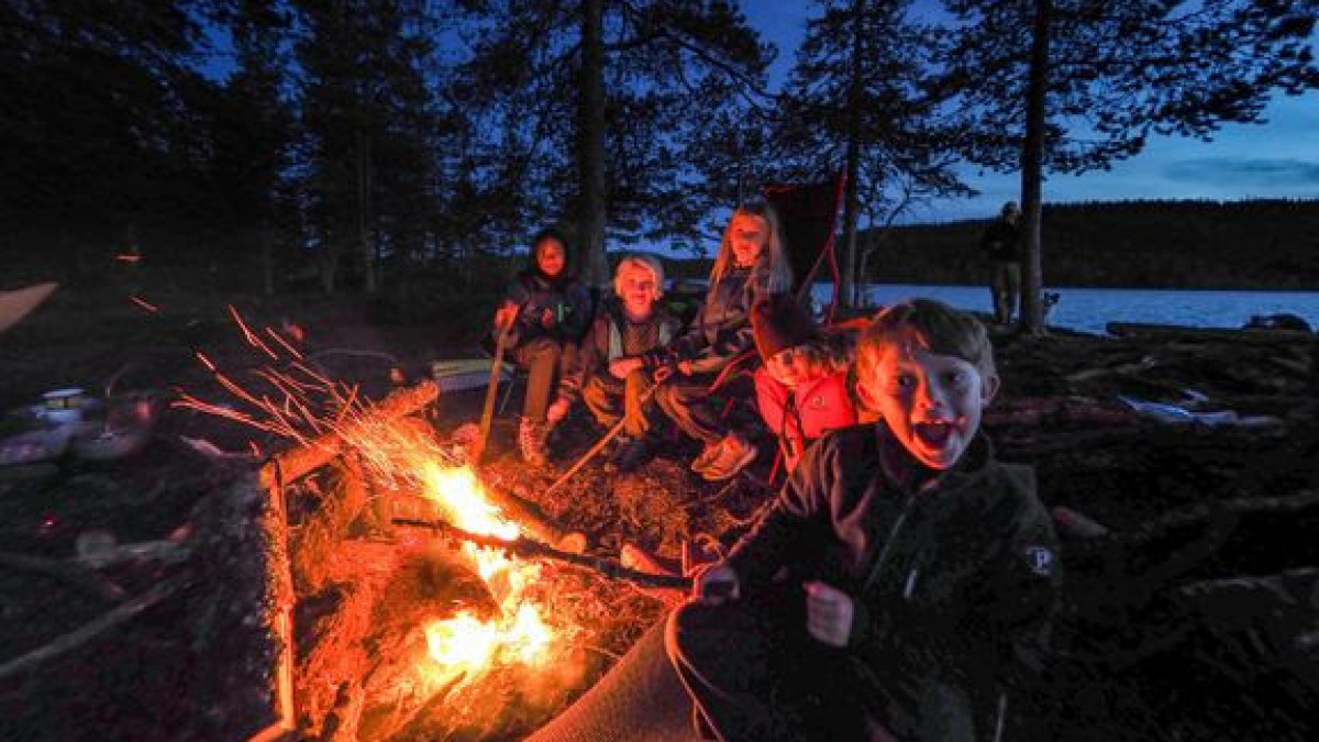 „Budują wspólnotę i redukują stres”. Ogniska remedium na bolączki w Norwegii