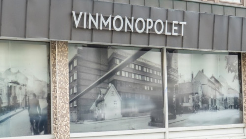 Złoty interes Vinmonopolet: sprzedaż alkoholu skoczyła w czasie pandemii koronawirusa