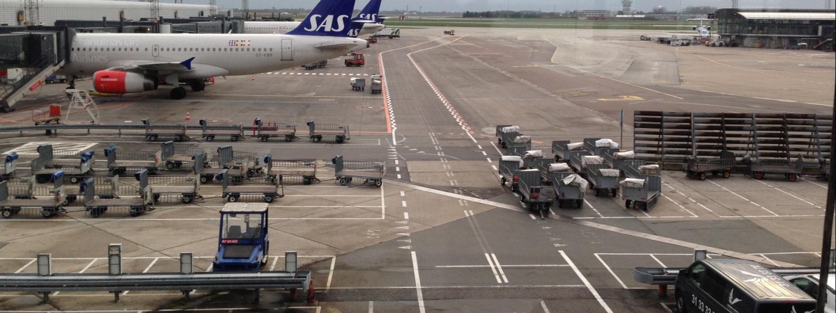 Tańsza alternatywa dla taksówki: tak dojedziesz z lotniska komunikacją miejską