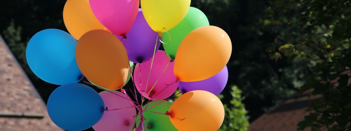 Nie będzie balonów na 17 maja: kilkadziesiąt miast wprowadza zakaz