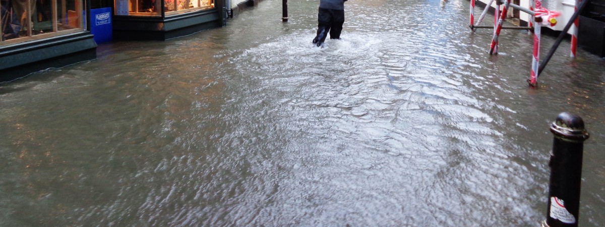 Alarm powodziowy na zachodzie trwa. Zalane domy i drogi [AKTUALIZACJA]
