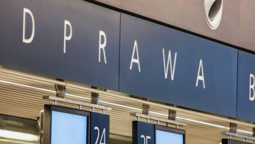 Kiedy Polska zniesie zakaz lotów międzynarodowych? Termin się przesuwa