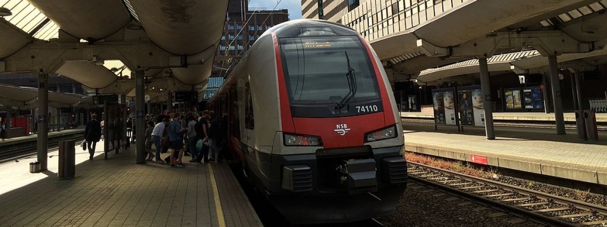 Odwołane kursy, przepełnione autobusy, zakorkowane drogi: strajk maszynistów uderza w podróżnych