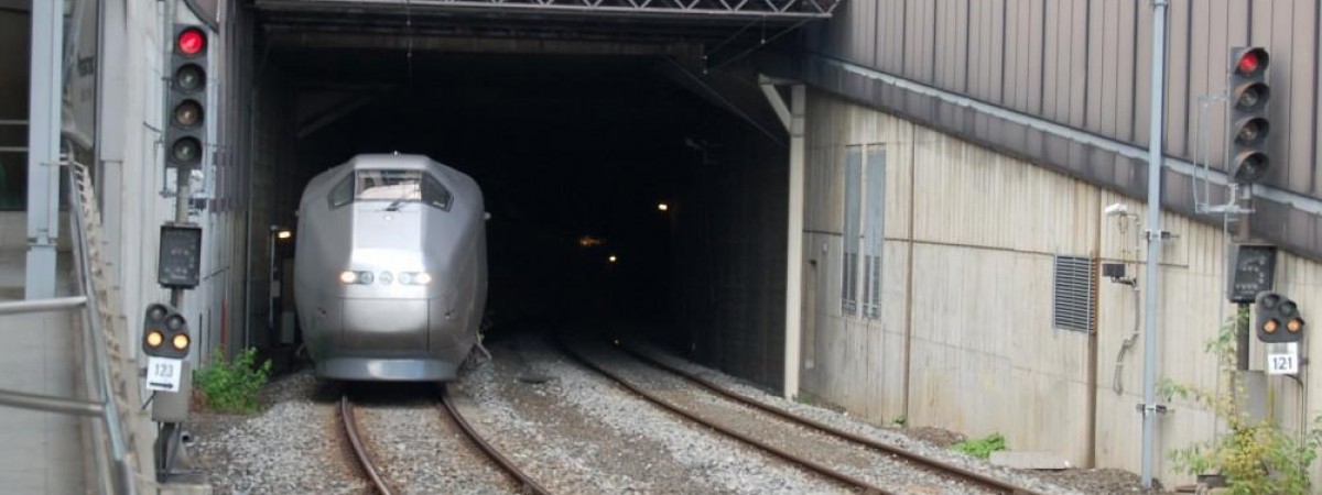 Lokomotywa wykoleiła się w centrum Oslo. Zmiany w rozkładzie jazdy pociągów