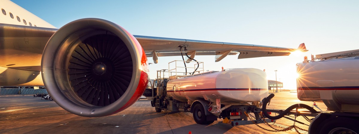 Produkują paliwo lotnicze z martwych ryb. Cel: zmniejszenie emisji CO2 do 2030