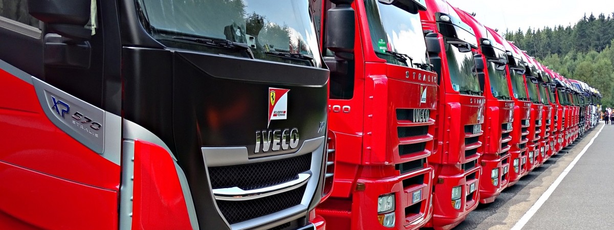 Mandat za dekoracje: kierowcy ciężarówek mają odsłonić przednie szyby