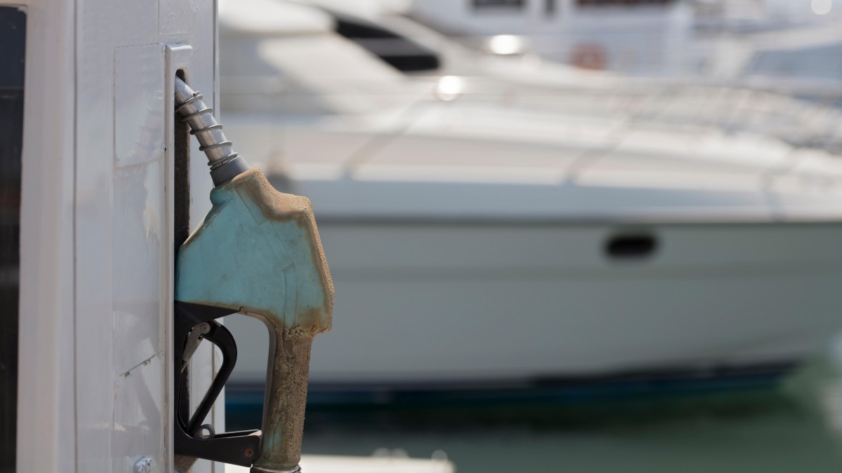 „Uratował” rosyjski jacht, teraz zalewa go fala hejtu. Sprzedawca paliwa zaskoczony reakcjami