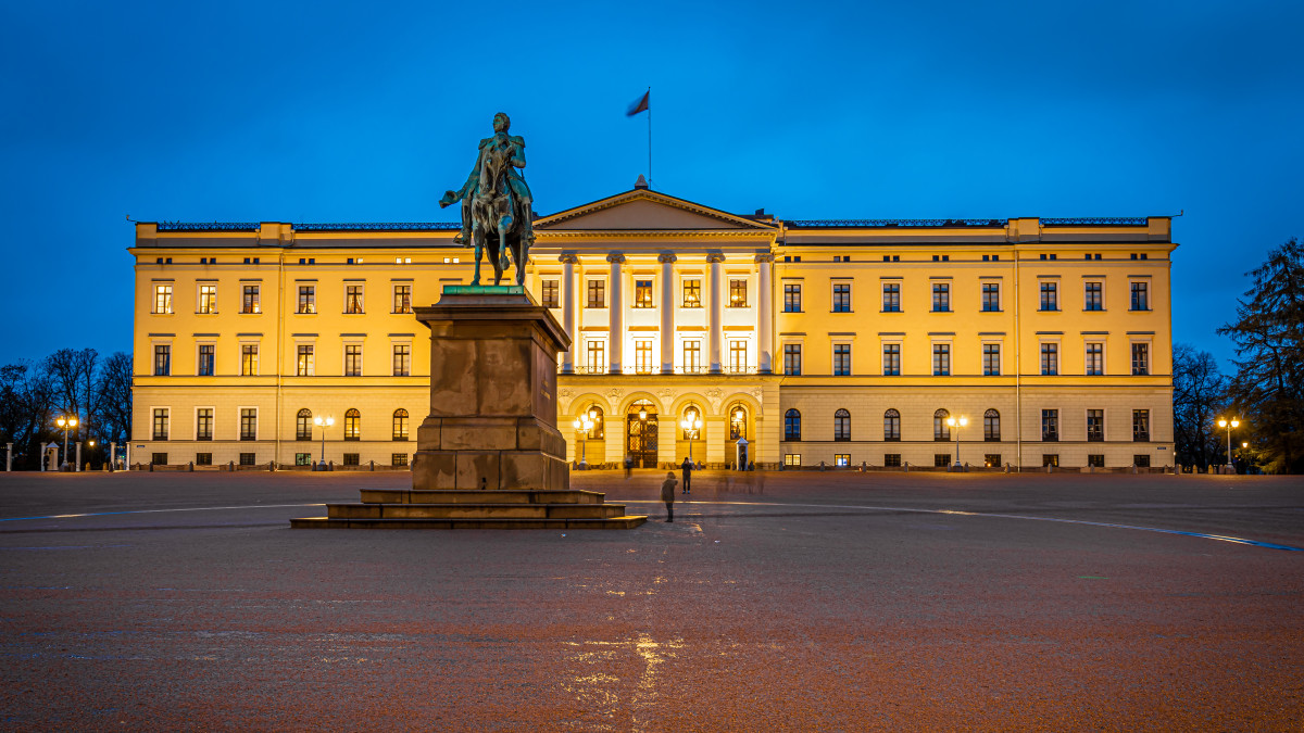 Choinkowe światełka w cieniu pozwów i kłamstw? Święta norweskiej rodziny królewskiej