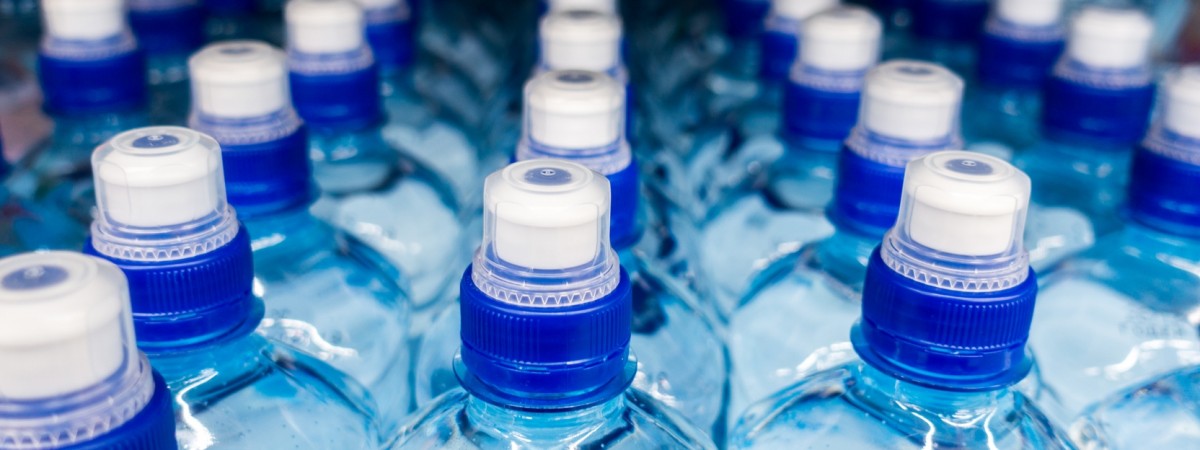 Nie chcą pić norweskiej kranówki. Przywiozą 4,6 milionów butelek z wodą