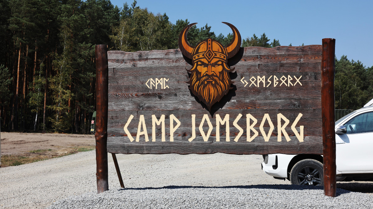 Lenkija – karo strategijos centre. Norvegija pastatė Jomsborg stovyklą Ukrainos kariams