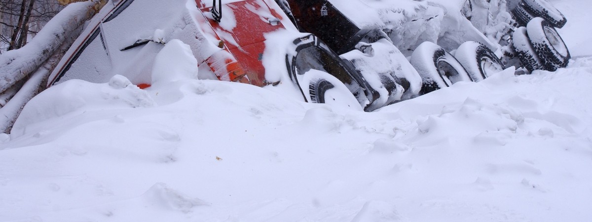 Ciężarówką przez ośnieżoną Norwegię: przydadzą się mapy, łańcuchy, a nawet... piasek