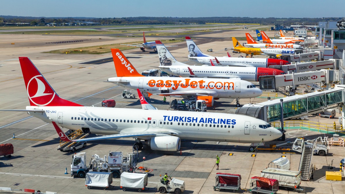 Kluczowe linie lotnicze będą sprawniej zwracać pieniądze za bilety. Wśród nich Norwegian, Ryanair i Wizz Air