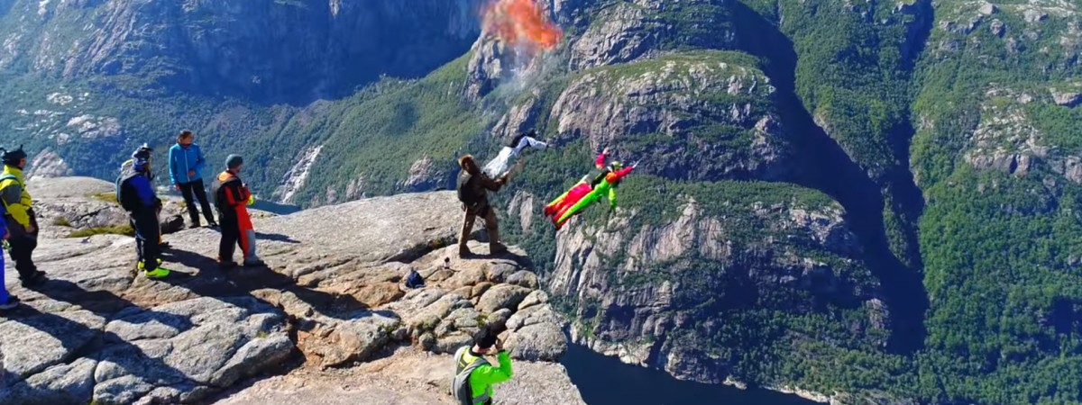 Zapierające dech w piersi skoki z góry Kjerag