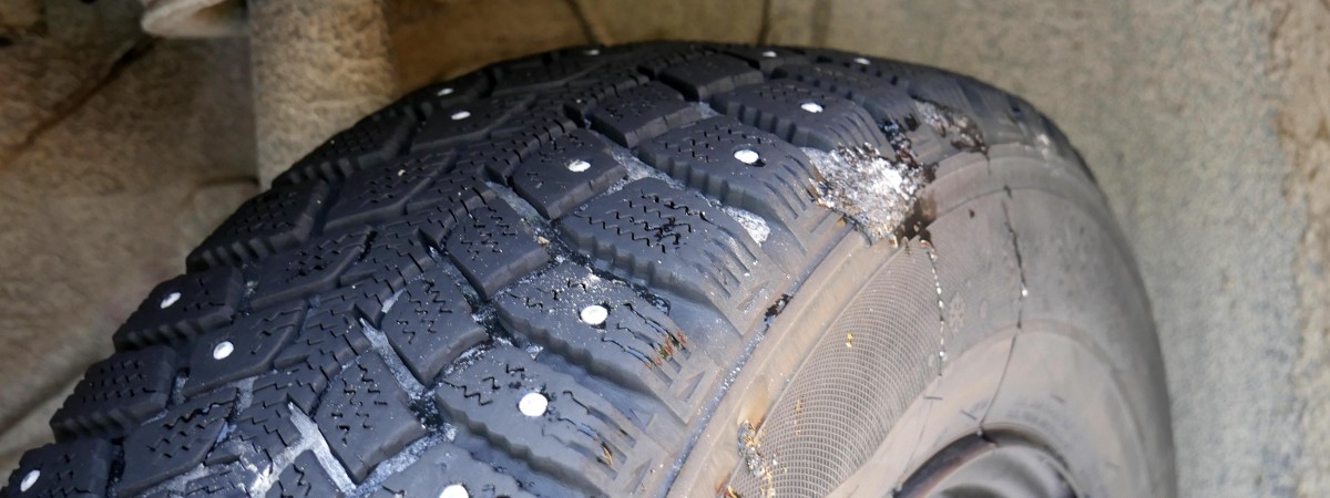 Od jutra na północy kraju można jeździć „z kolcami”. Zaczyna się sezon na zmianę opon