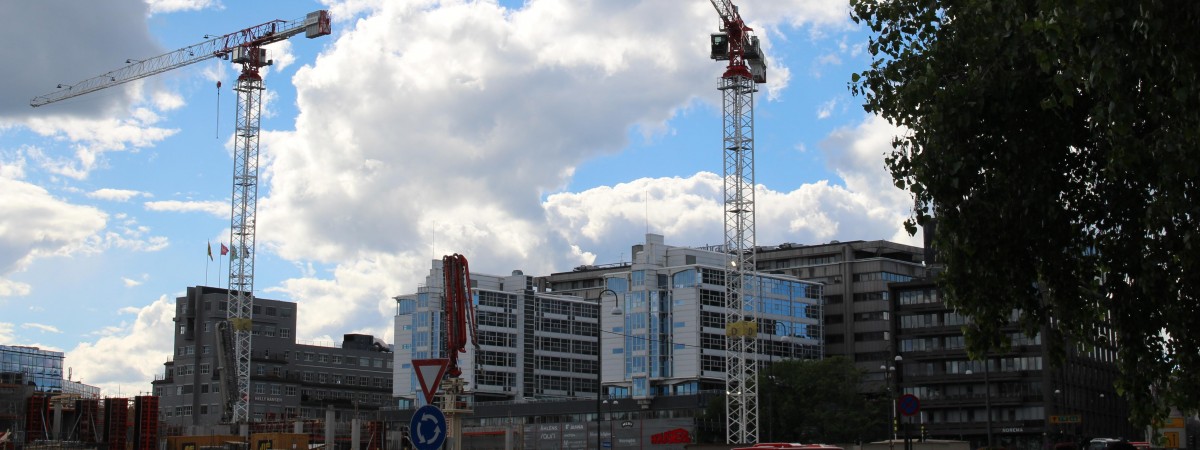 Nie daj się oszukać: płace minimalne w branży budowlanej, stoczniowej i usług sprzątających [STAWKI GODZINOWE]