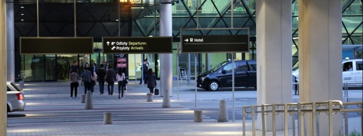 Norweżka zatrzymana na lotnisku w Krakowie. W walizce miała nielegalną broń
