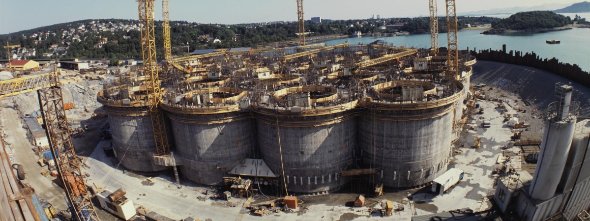 Wolnych stanowisk stale przybywa. Najlepiej w branży naftowej