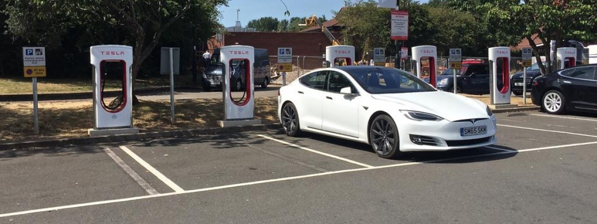 Tesla zapowiada rewolucję w bezzałogowych autach. Norwegia otwiera się na testy