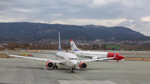 Znika nakaz noszenia maseczek w samolocie: zmiany we wszystkich norweskich liniach