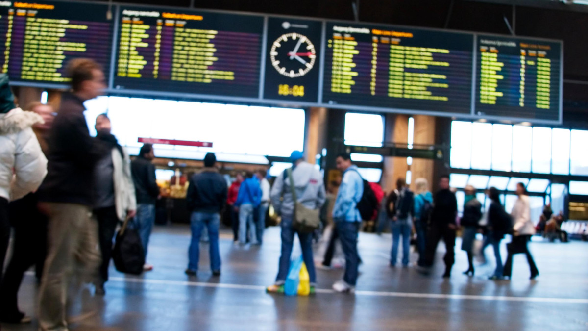 Śnieżyce pokrzyżowały plany podróży? Pasażerowie mogą wykorzystać swoje prawa