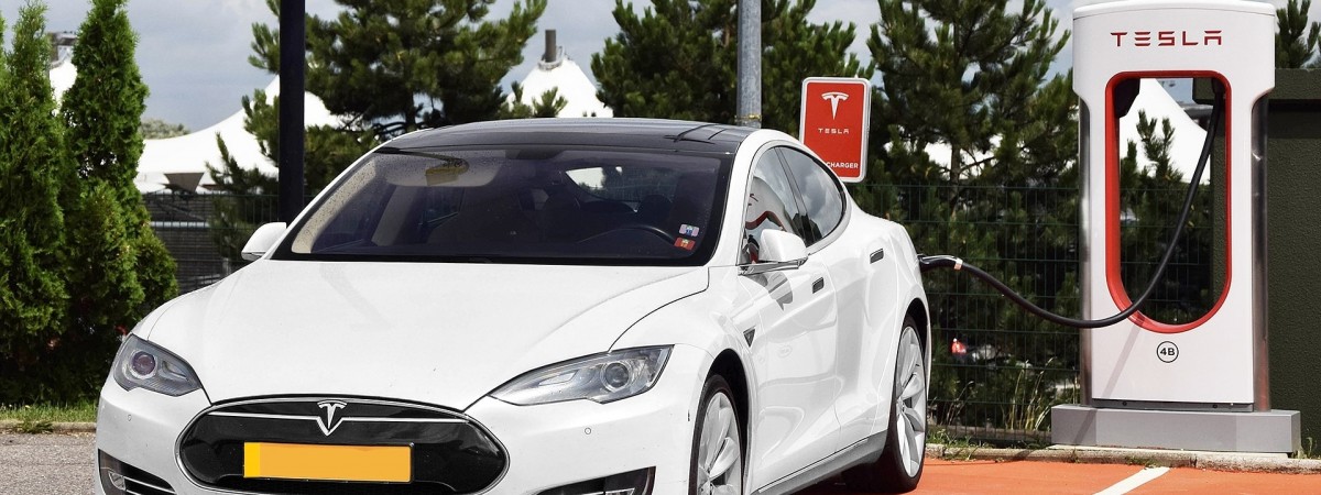 Finał sprawy „znikającej Tesli”. Pojazd znaleziony w Świnoujściu