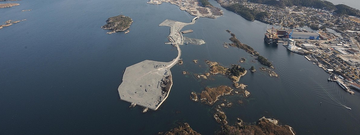 Ewakuacja bazy we Florø. Przyczyną reakcja chemiczna