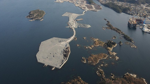 Ewakuacja bazy we Florø. Przyczyną reakcja chemiczna