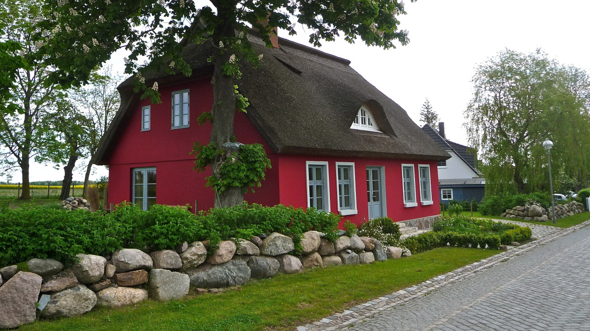 Skąd się w Norwegii wzięły… trawniki? Rzut oka na przydomową historię