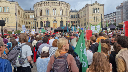 Tysiące Norwegów wyszło na ulice. Wszystko w imię dobra klimatu
