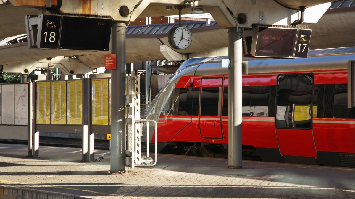 Bane Nor: mamy poważną awarię. Z głośników na peronach w całym kraju słychać nieprawidłowe informacje